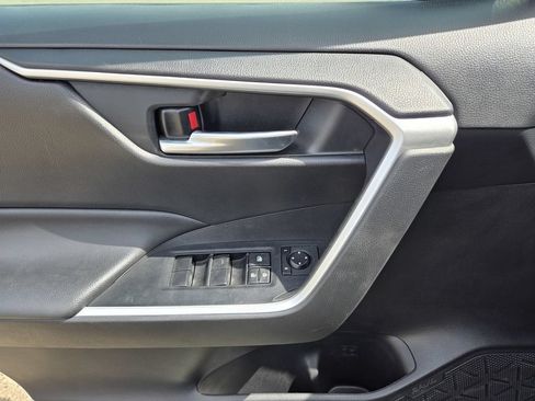 Used 2020 Toyota RAV4 XLE w/ XLE Grade Weather Package AWD/4WD image 16