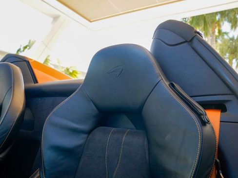 Used 2018 McLaren 570S Spider image 60