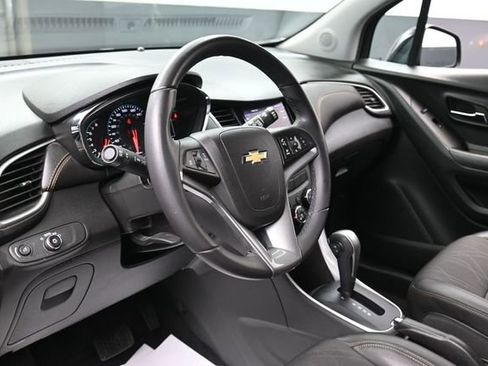 Used 2022 Chevrolet Trax LT w/ LT Convenience Package AWD/4WD image 7