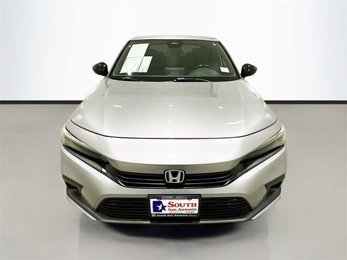 Used 2022 Honda Civic Sport image 2