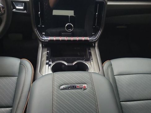 Used 2025 GMC Yukon XL AT4 w/ AT4 Premium Plus Package image 22