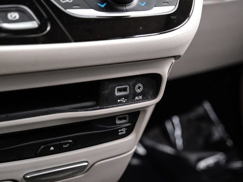 Used 2018 Chrysler Pacifica Touring-L Plus w/ Advanced Safetytec Group FWD image 25