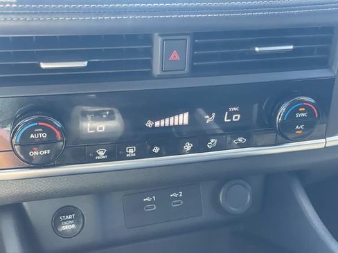 Used 2024 Nissan Rogue SV FWD image 27
