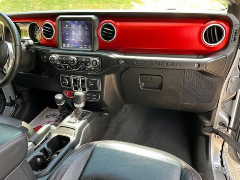 Used 2018 Jeep Wrangler Unlimited Rubicon AWD/4WD image 36