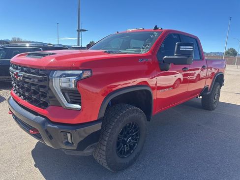 Used 2024 Chevrolet Silverado 2500 ZR2 w/ Technology Package image 3