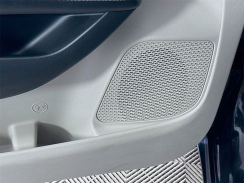 Used 2022 Chrysler Pacifica Touring-L image 19