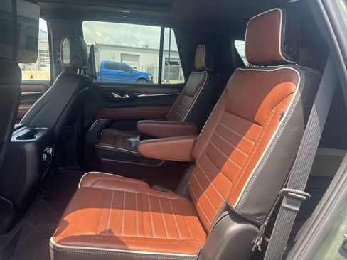 Used 2023 GMC Yukon Denali Ultimate w/ LPO, Floor Liner Package AWD/4WD image 5