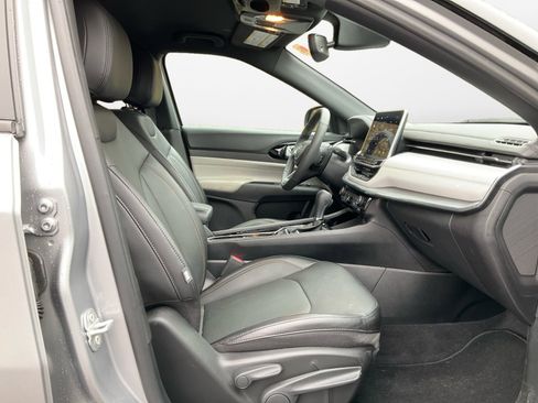 Used 2023 Jeep Compass Limited image 15