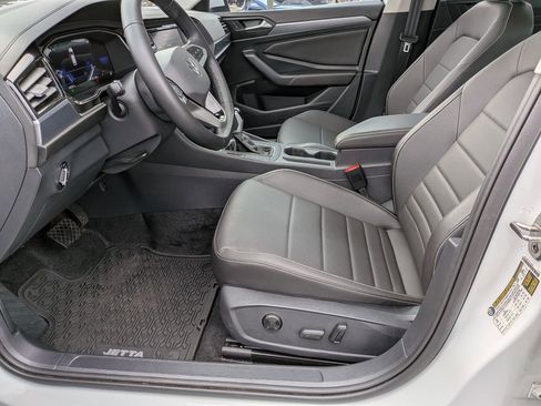 Used 2023 Volkswagen Jetta SE image 13
