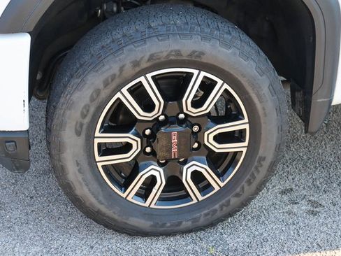 Used 2022 GMC Sierra 2500 AT4 w/ AT4 Preferred Package image 7