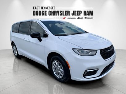 New 2026 Chrysler Pacifica Select