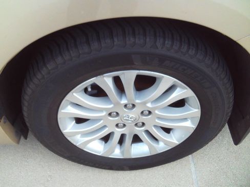 Used 2011 Toyota Sienna XLE image 22