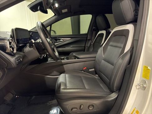 Used 2024 Chevrolet Blazer EV LT image 11