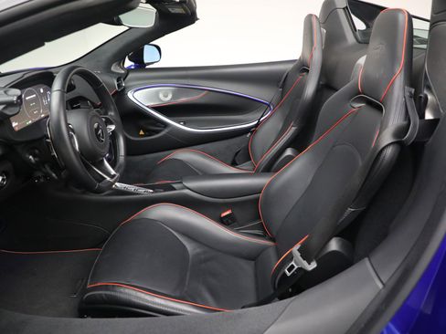 Used 2025 McLaren Artura Spider RWD image 22