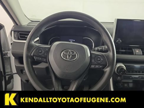 Used 2025 Toyota RAV4 XLE AWD/4WD image 13