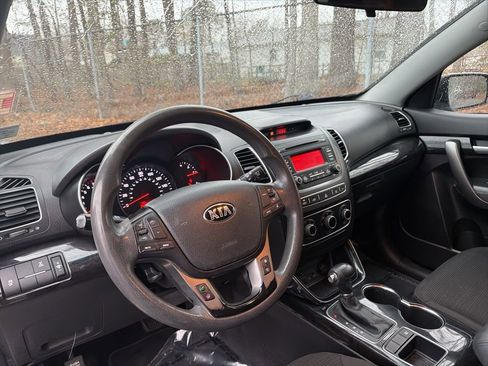 Used 2015 Kia Sorento LX image 16