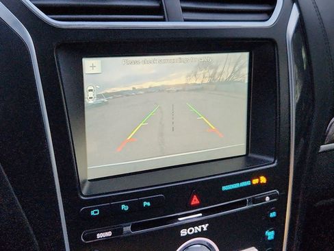 Used 2018 Ford Explorer Platinum image 29