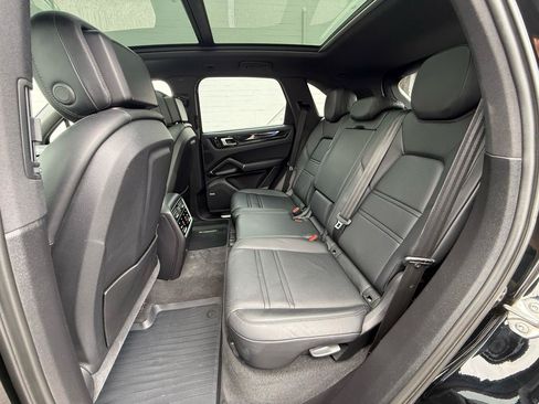 Used 2019 Porsche Cayenne E-Hybrid AWD/4WD image 28