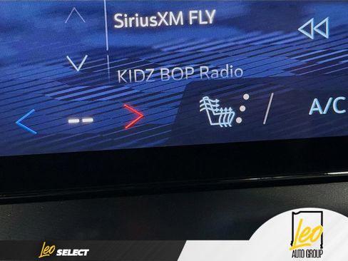 Used 2025 Chevrolet Traverse LT w/ Sun and Wheel Package image 20