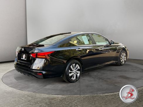 Used 2024 Nissan Altima 2.5 S FWD image 7