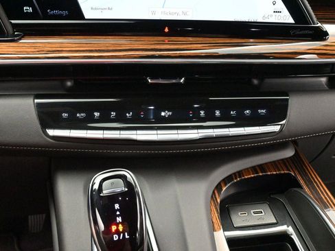 Certified 2024 Cadillac Escalade ESV Premium Luxury w/ Performance Package AWD/4WD image 28