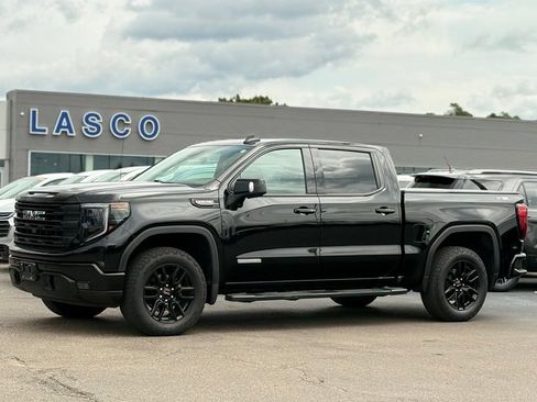 Used 2024 GMC Sierra 1500 Elevation w/ Elevation Premium Package AWD/4WD image 1