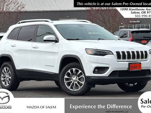 Used 2019 Jeep Cherokee Latitude Plus w/ Cold Weather Group AWD/4WD image 1