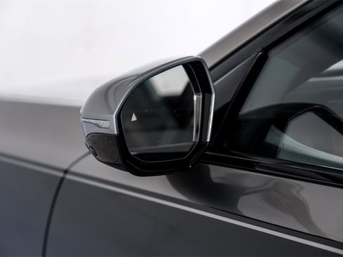 Used 2023 BMW 760i xDrive w/ Executive Package image 41