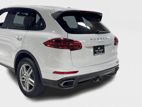 Used 2018 Porsche Cayenne w/ Premium Package image 8