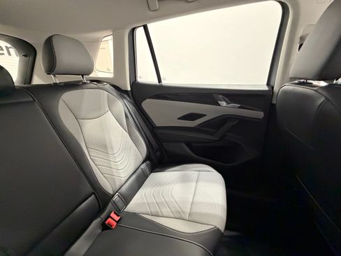 Used 2026 Volkswagen Tiguan SE FWD image 35
