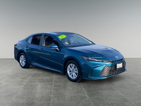 Used 2025 Toyota Camry LE w/ Convenience Package FWD image 7