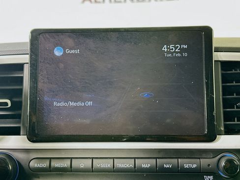 Used 2022 Hyundai Venue Limited image 24