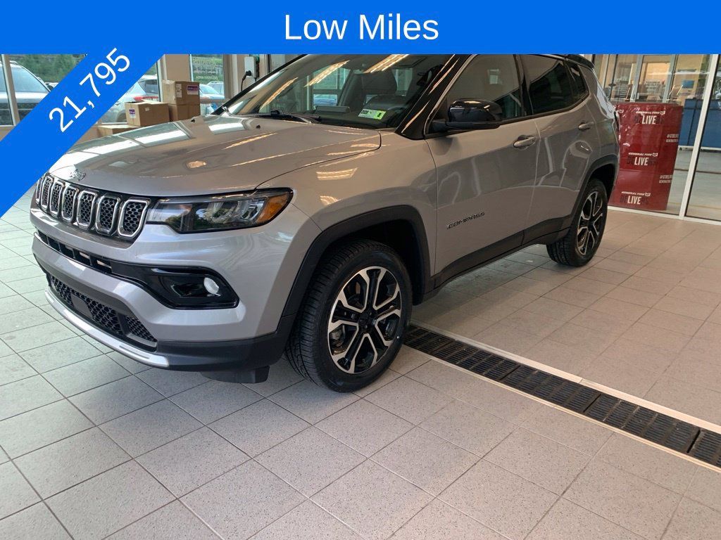 Used 2023 Jeep Compass Limited AWD/4WD image 2