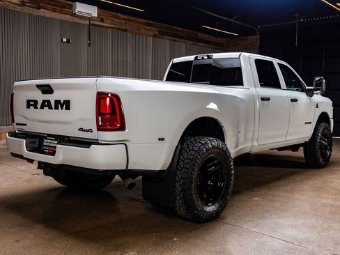 Used 2025 RAM 3500 Big Horn AWD/4WD image 10