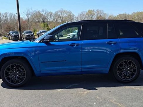 Used 2023 Jeep Grand Cherokee Summit AWD/4WD image 4