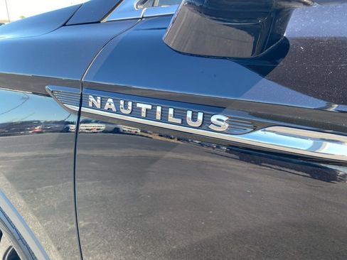 Used 2021 Lincoln Nautilus Reserve w/ Monochromatic Package FWD image 42