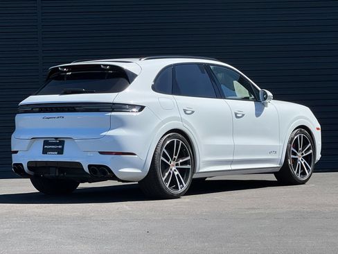 Used 2026 Porsche Cayenne GTS AWD/4WD image 9