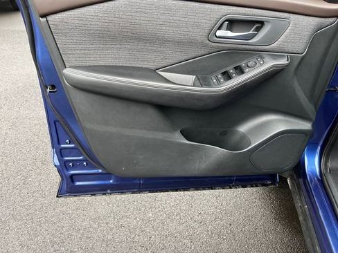 Used 2021 Nissan Rogue SV image 11