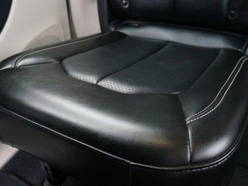 Used 2024 Chrysler Pacifica Touring-L image 61