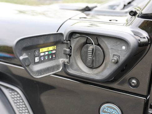 Used 2024 Jeep Wrangler Unlimited AWD/4WD image 10