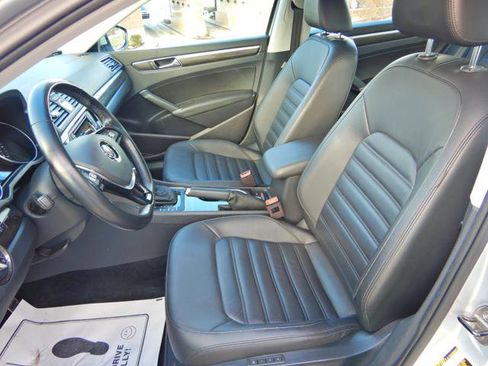 Used 2017 Volkswagen Passat 1.8T SEL Premium image 12