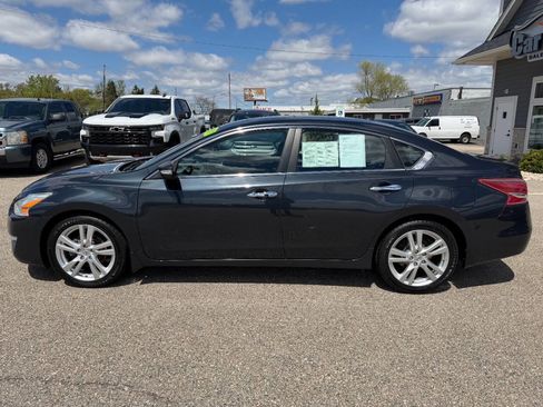 Used 2013 Nissan Altima 3.5 SL w/ Technology Pkg FWD image 2