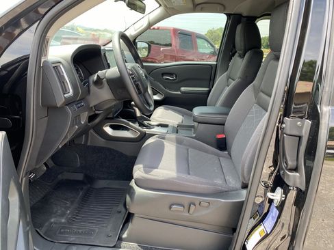 Used 2025 Nissan Frontier SV RWD image 9