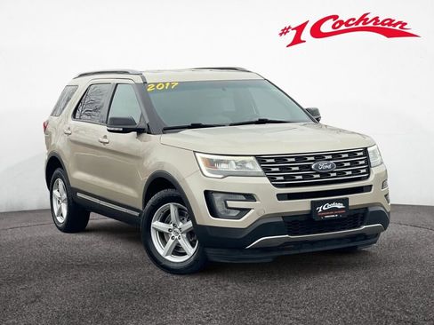 Used 2017 Ford Explorer XLT image 1