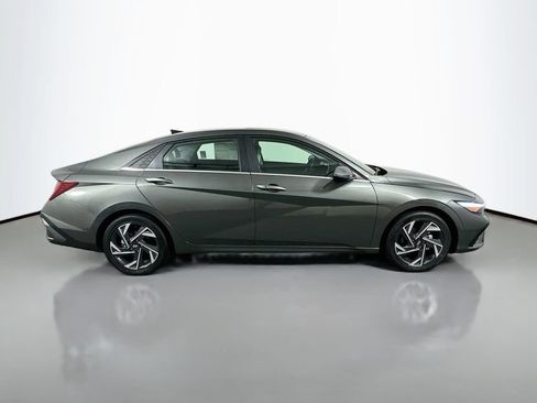 New 2026 Hyundai Elantra Limited FWD image 4