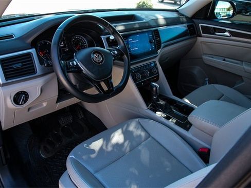 Used 2019 Volkswagen Atlas SE w/ Towing Package image 9