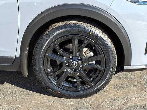 Used 2023 Nissan Kicks SV image 8