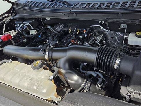 Used 2024 Ford Expedition XLT AWD/4WD image 24