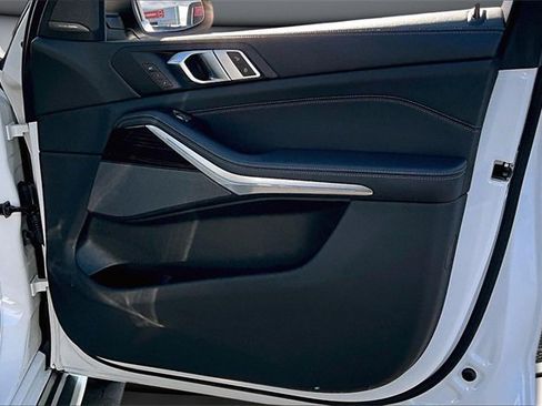 Used 2024 BMW X7 xDrive40i image 29