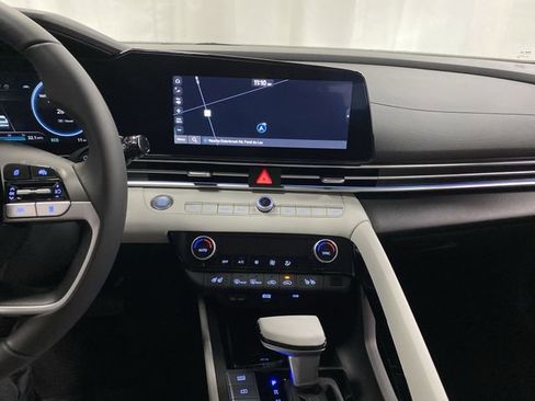 New 2025 Hyundai Elantra Limited image 9
